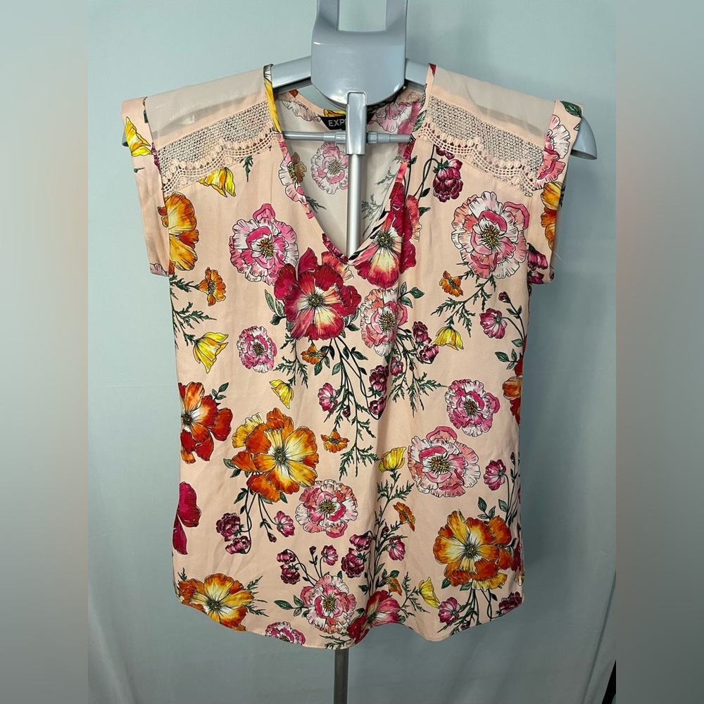 Express Floral blouse with lace and chiffon shoulder details size XS‎